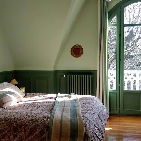 De Caractere 8 A 15p, 350 M2 - 15 Mn Paris, 10 Mn Versailles * La Celle-Saint-Cloud