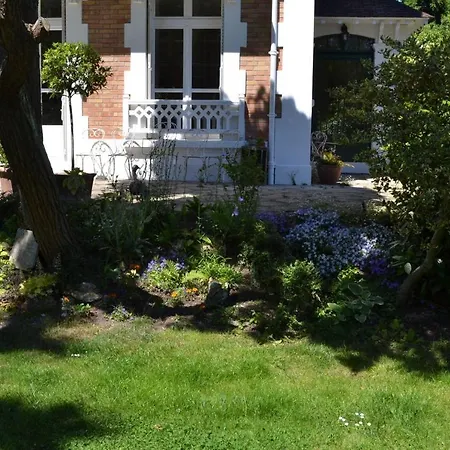 De Caractere 8 A 15p, 350 M2 - 15 Mn Paris, 10 Mn Versailles * La Celle-Saint-Cloud