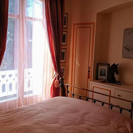Villa De Caractere 8 A 15p, 350 M2 - 15 Mn Paris, 10 Mn Versailles *