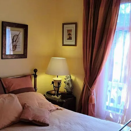 Villa De Caractere 8 A 15p, 350 M2 - 15 Mn Paris, 10 Mn Versailles *