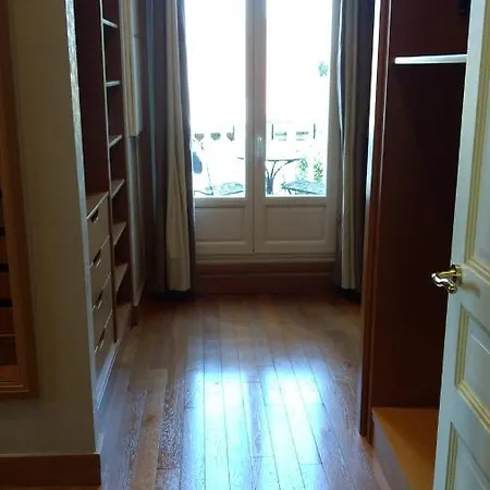 De Caractere 8 A 15p, 350 M2 - 15 Mn Paris, 10 Mn Versailles * La Celle-Saint-Cloud